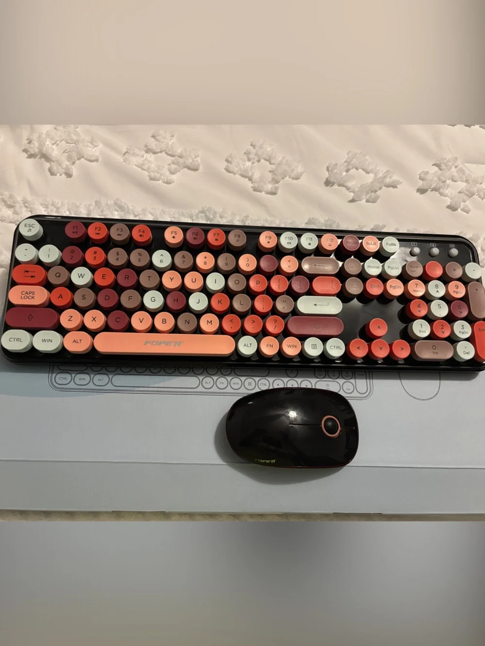Retro Round-Key Wireless Keyboard and Mouse Set in Coral Mix